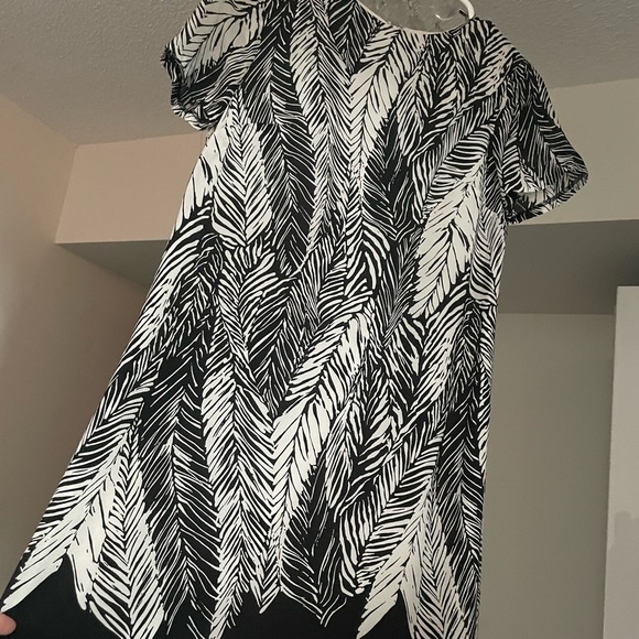 Club Monaco silk dress - Picture 2 of 4